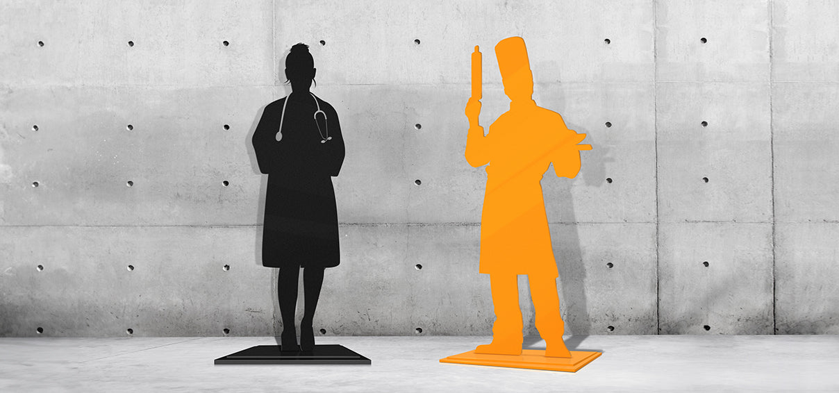 Deux statues en métal flat design (silhouette). Une femme médecin RAL 9005 et un chef patissier en orange brillant.