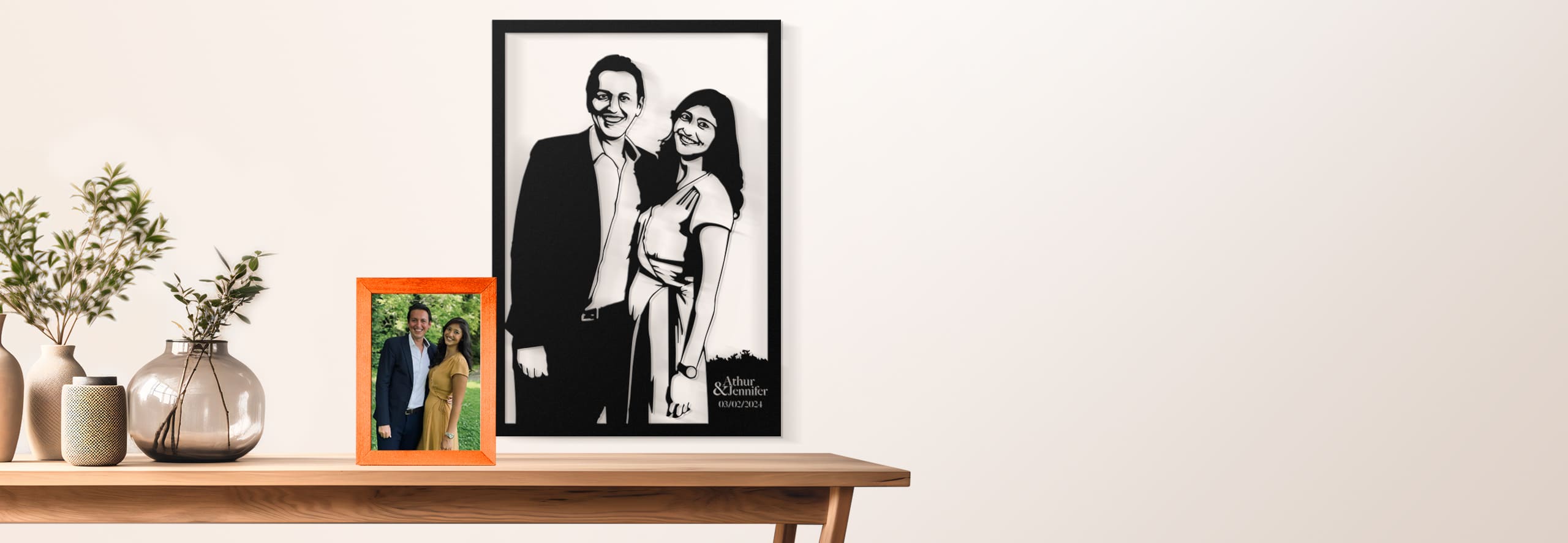 Un tableau découpé au laser dans du métal laqué noir représentant un couple de mariés à partir de leur photo de mariage format paysage.